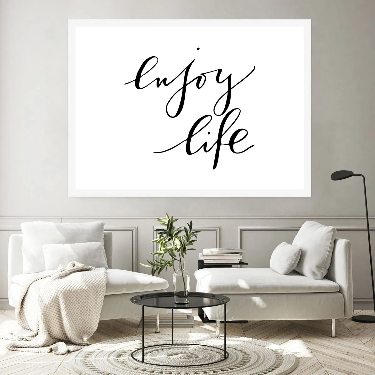 Poster - La citazione "goditi la vita" in calligrafia nera su sfondo bianco - 100x70cm - Niente da aggiungere... - Decorazione murale moderna per soggiorno e camera da letto ARTTOR
