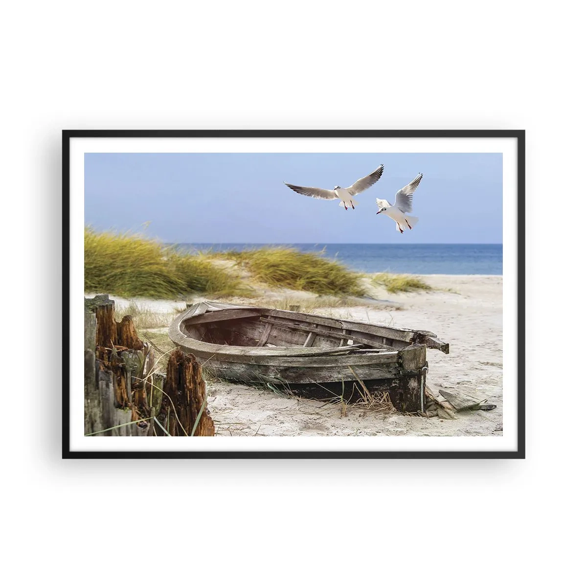 Poster in cornice nera - Barca abbandonata su una spiaggia con gabbiani - 100x70cm - Bagnate dal vento - Decorazione murale moderna per soggiorno e camera da letto ARTTOR