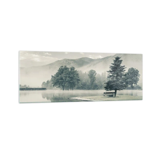 Quadro su vetro - Un pittoresco lago con una panchina e la nebbia sullo sfondo - 140x50cm - Il lago dorme ancora - Decorazione murale moderna per soggiorno e camera da letto ARTTOR