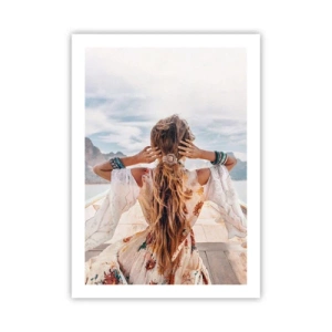 Poster - Donna in abito boho con vista sul mare - 50x70cm - In cammino verso la felicità - Decorazione murale moderna per soggiorno e camera da letto ARTTOR