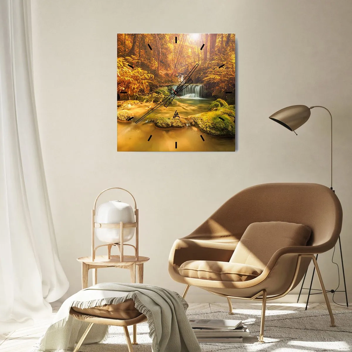Orologio da parete - Orologio in Vetro - Una cascata dorata in una foresta autunnale circondata dal verde - 30x30cm - Cascata boschiva in oro - Decorazione murale moderna per soggiorno e camera da letto ARTTOR