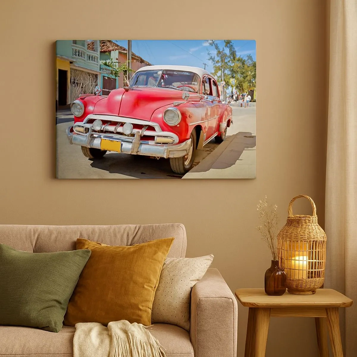 Quadro su tela - Stampe su Tela - Un'auto classica rossa parcheggiata sulla strada in una giornata di sole - 70x50cm - Ancora solamente a Cuba - Decorazione murale moderna per soggiorno e camera da letto ARTTOR