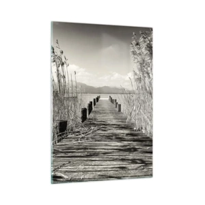 Quadro su vetro - Un ponte di legno attraversa l'erba e attraversa un lago tranquillo. - 50x70cm - Nel silenzio dell'erba - Decorazione murale moderna per soggiorno e camera da letto ARTTOR