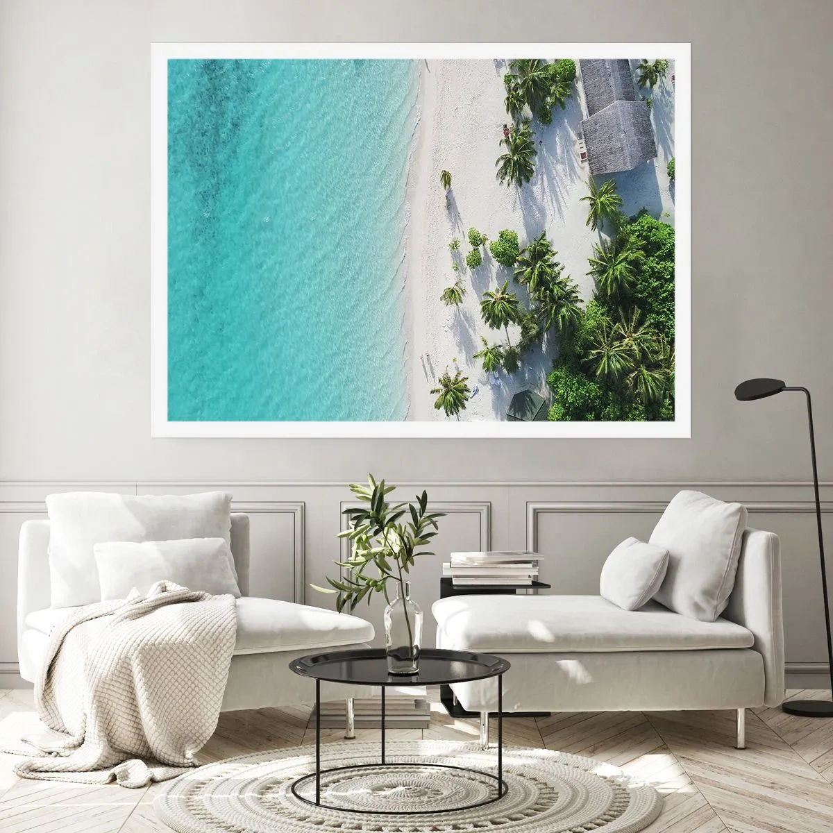 Poster - Una vista a volo d'uccello di una spiaggia tropicale con acqua turchese e palme - 100x70cm - Vacanze in paradiso - Decorazione murale moderna per soggiorno e camera da letto ARTTOR
