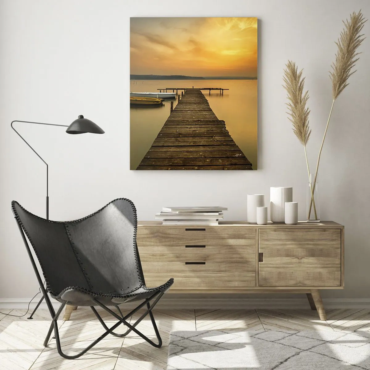 Quadro su vetro - Molo sul lago al tramonto con una barca - 50x70cm - Ti apro il cielo dorato - Decorazione murale moderna per soggiorno e camera da letto ARTTOR