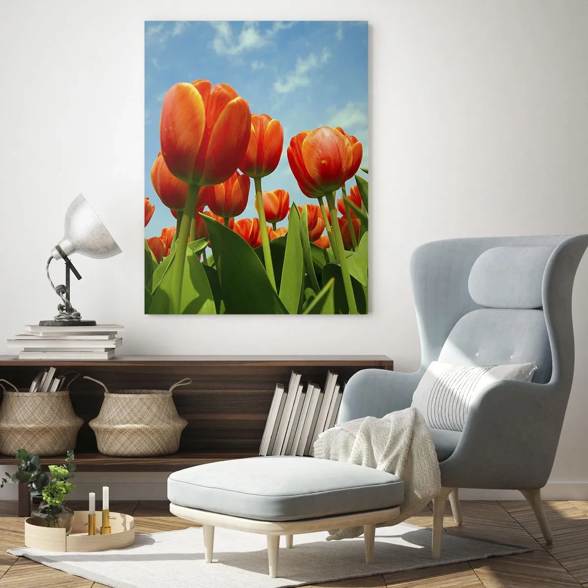 Quadro su vetro - Un campo di tulipani rossi e arancioni contro un cielo blu - 80x120cm - A loro non serve nulla oltre al cielo azzurro - Decorazione murale moderna per soggiorno e camera da letto ARTTOR