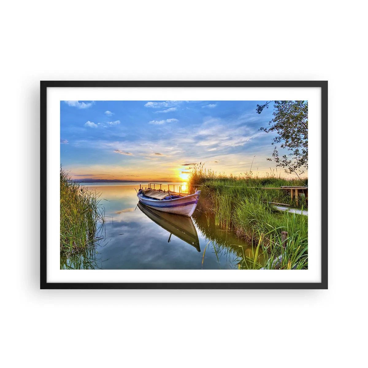 Poster in cornice nera - Una barca in una baia tranquilla al tramonto - 70x50cm - L'insenatura dei sogni realizzati - Decorazione murale moderna per soggiorno e camera da letto ARTTOR