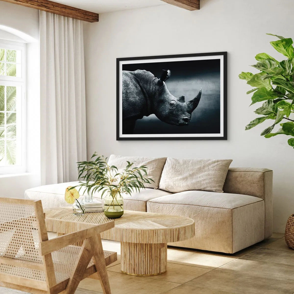 Poster in cornice nera - Ritratto in bianco e nero di un rinoceronte su sfondo scuro - 70x50cm - Profilo destro - Decorazione murale moderna per soggiorno e camera da letto ARTTOR