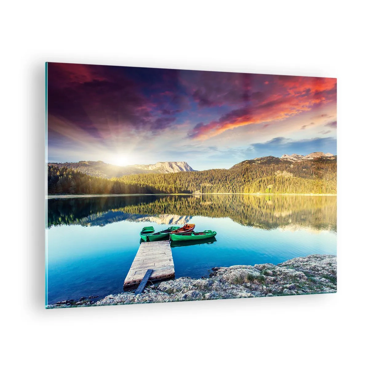 Quadro su vetro - Un pittoresco lago con un molo di legno e barche al tramonto - 70x50cm - Sull'acqua liscia come uno specchio - Decorazione murale moderna per soggiorno e camera da letto ARTTOR