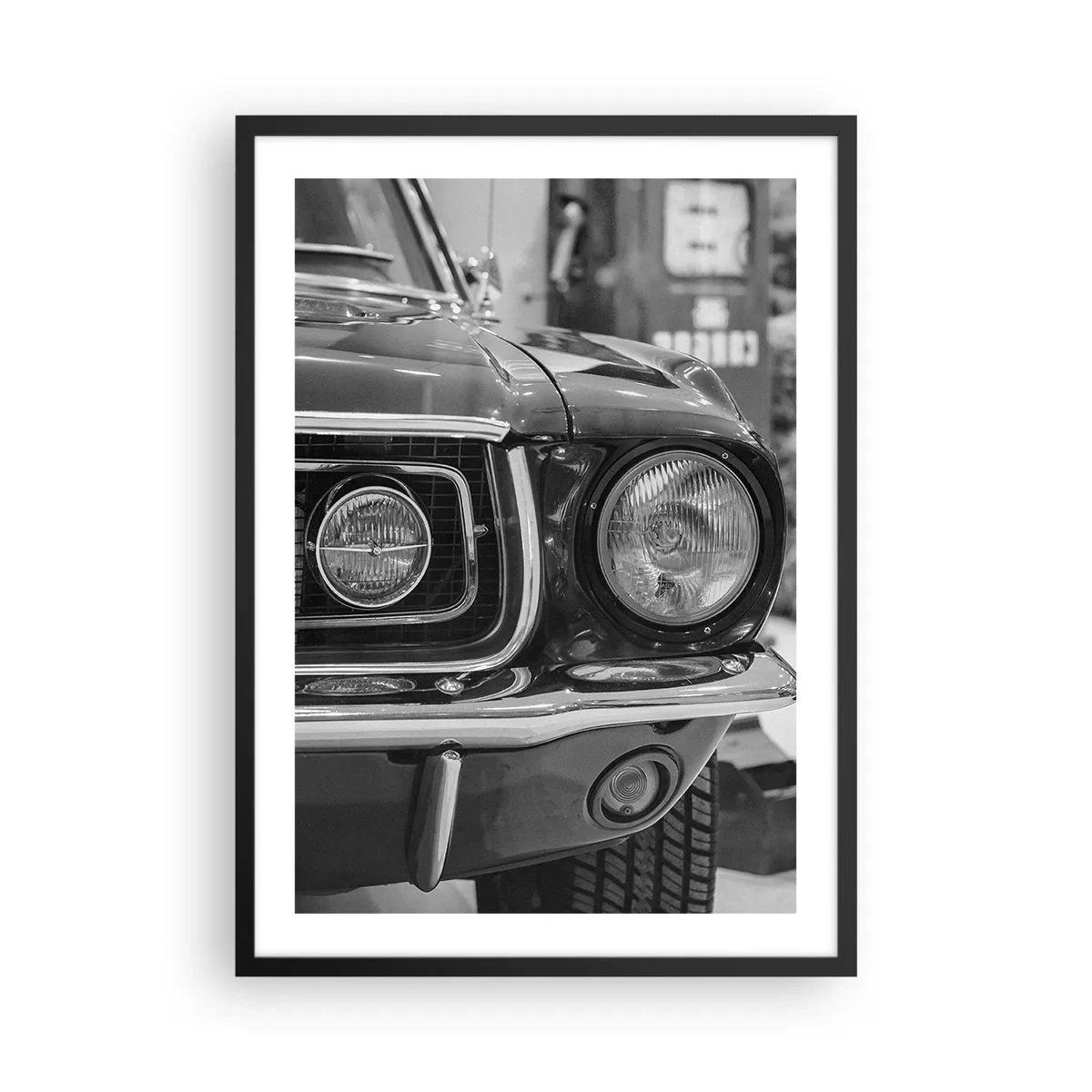 Poster in cornice nera - Primo piano in bianco e nero della parte anteriore di un'auto d'epoca - 50x70cm - A rotta di collo - Decorazione murale moderna per soggiorno e camera da letto ARTTOR