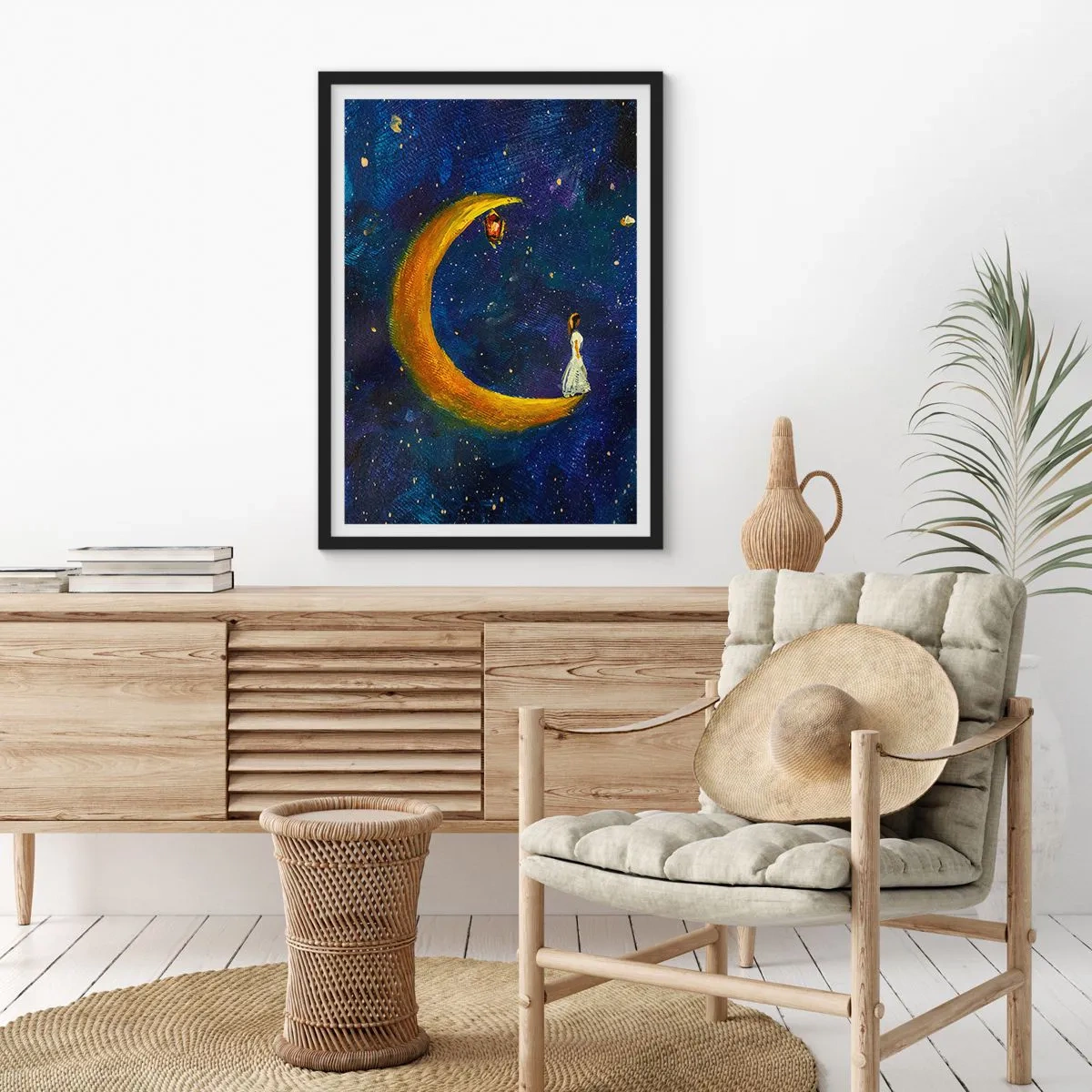 Poster in cornice nera - Una figura su una luna dorata contro un cielo notturno con stelle - 50x70cm - Il richiamo del mondo - Decorazione murale moderna per soggiorno e camera da letto ARTTOR