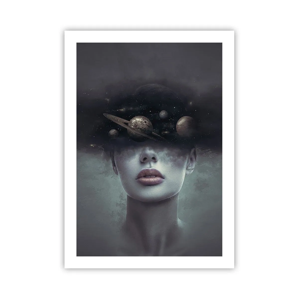 Poster - Misterioso ritratto di una donna con pianeti nello spazio - 50x70cm - E i pianeti folleggiano... - Decorazione murale moderna per soggiorno e camera da letto ARTTOR