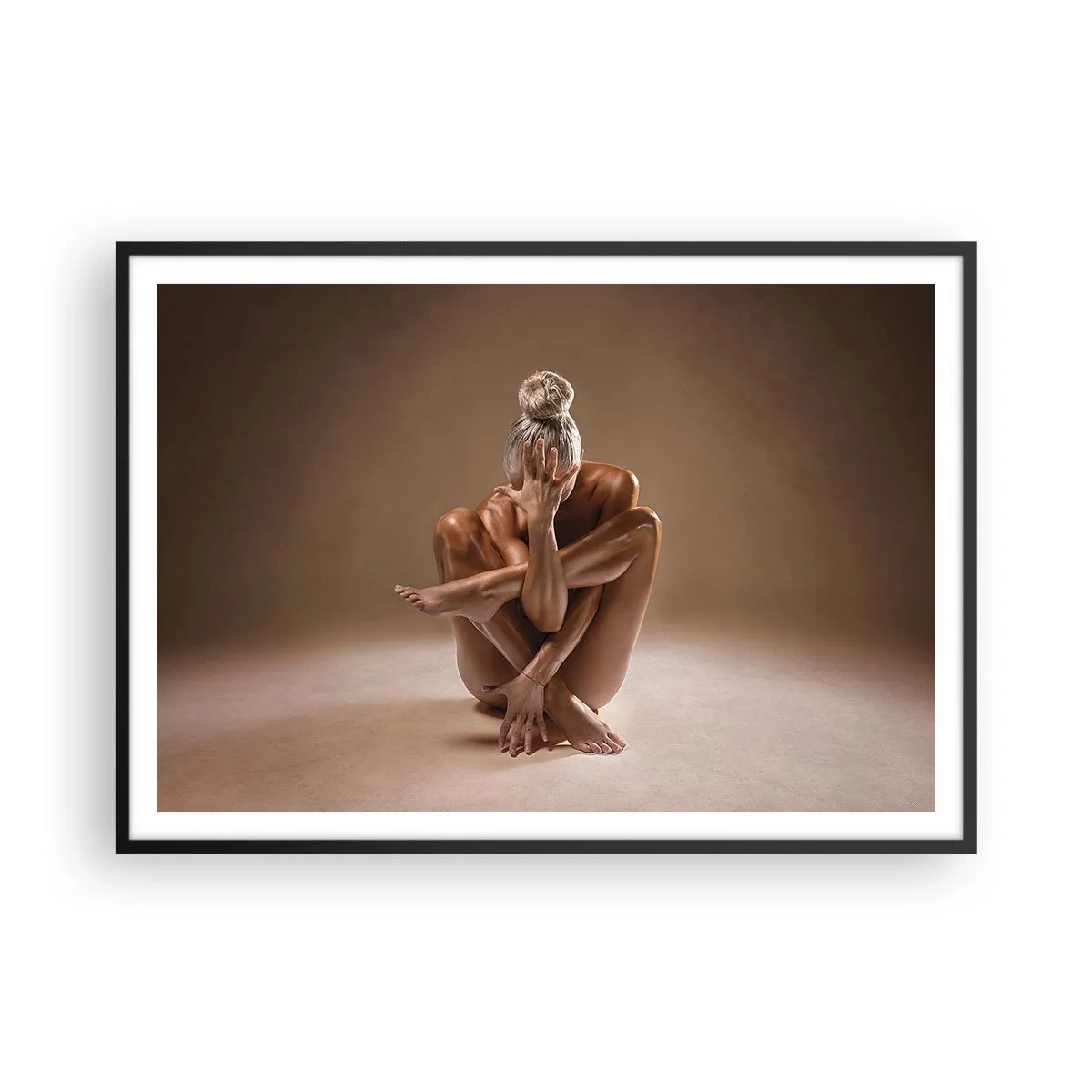 Poster in cornice nera - Silhouette artistica di una donna su sfondo beige - 100x70cm - Unità di corpo e anima - Decorazione murale moderna per soggiorno e camera da letto ARTTOR