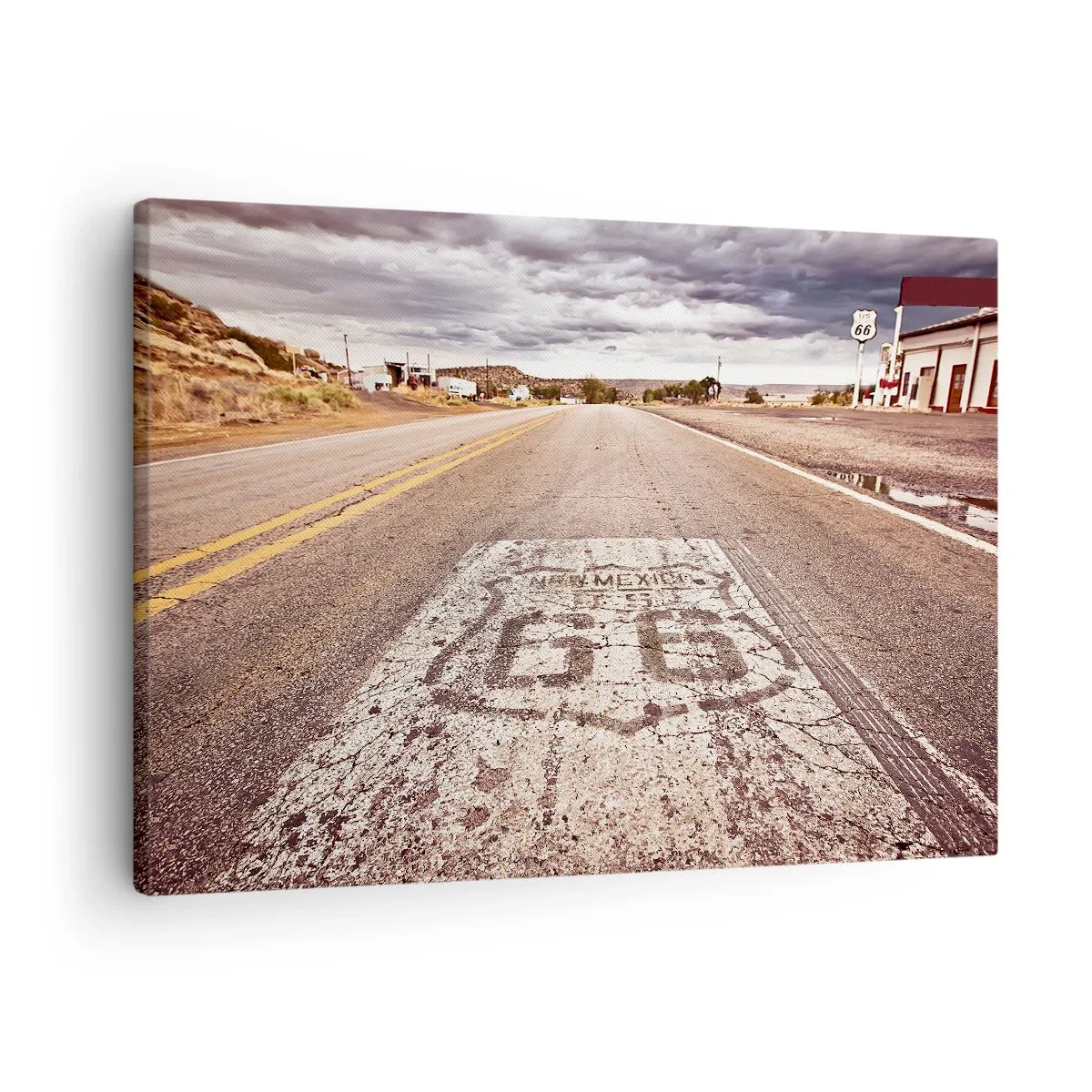 Quadro su tela - Stampe su Tela - Route 66 in un clima desertico con un cielo pittoresco - 70x50cm - La Route 66: una leggenda americana - Decorazione murale moderna per soggiorno e camera da letto ARTTOR