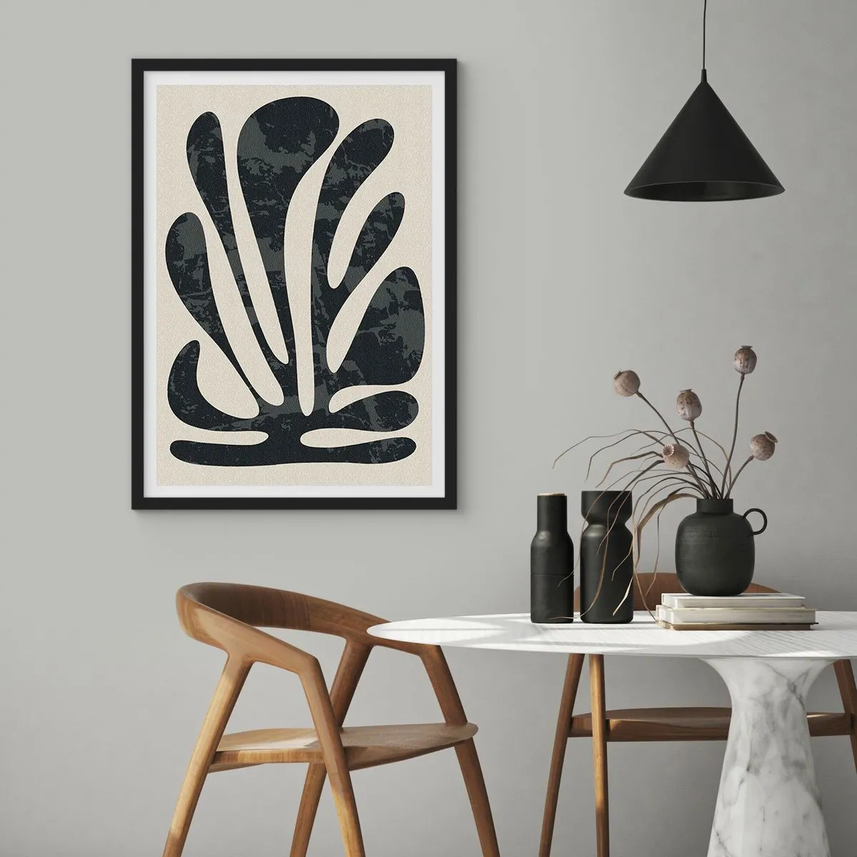 Poster in cornice nera - Forma vegetale astratta nera su sfondo beige - 50x70cm - Astrazione polidattila - Decorazione murale moderna per soggiorno e camera da letto ARTTOR