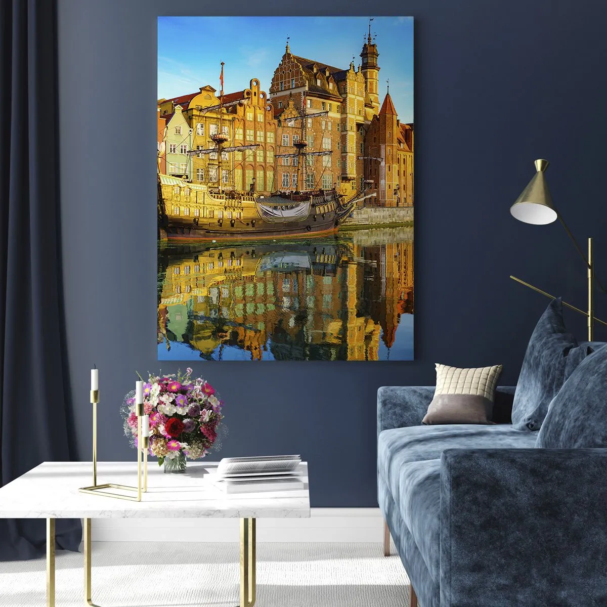 Quadro su vetro - Il centro storico di Danzica con un riflesso nell'acqua - 50x70cm - Il riflesso del passato - Decorazione murale moderna per soggiorno e camera da letto ARTTOR