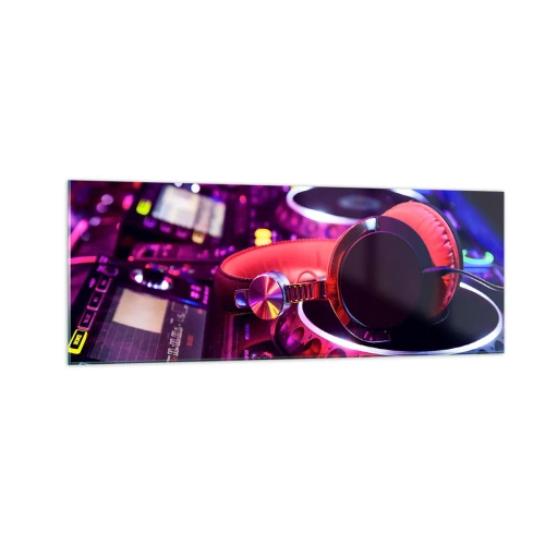 Quadro su vetro - Cuffie da DJ su una console con illuminazione al neon - 140x50cm - Prima che inizi la festa - Decorazione murale moderna per soggiorno e camera da letto ARTTOR