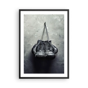 Poster in cornice nera - Guantoni da boxe neri appesi a una corda - 50x70cm - Tempo di lotte e tempo di pace - Decorazione murale moderna per soggiorno e camera da letto ARTTOR
