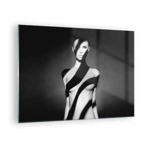 Quadro su vetro - Ritratto in bianco e nero di una donna con ombre suggestive - 70x50cm - Luci e ombre - Decorazione murale moderna per soggiorno e camera da letto ARTTOR
