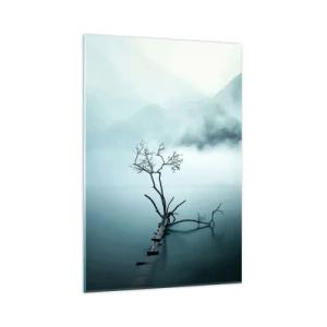 Quadro su vetro - Un albero solitario nell'acqua circondato da nebbia e montagne - 70x100cm - Dall'acqua e dalla nebbia - Decorazione murale moderna per soggiorno e camera da letto ARTTOR
