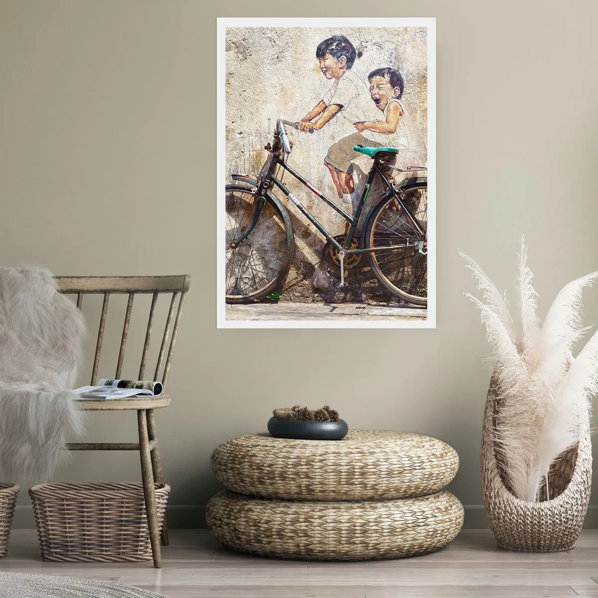 Poster - Un murale di street art raffigurante bambini in bicicletta - 50x70cm - Vero o falso? - Decorazione murale moderna per soggiorno e camera da letto ARTTOR