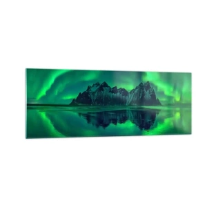 Quadro su vetro - Montagne circondate dall'aurora boreale riflessa nell'acqua - 140x50cm - Tra le braccia dell'aurora boreale - Decorazione murale moderna per soggiorno e camera da letto ARTTOR