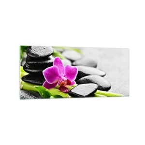 Quadro su vetro - Orchidea viola, pietre nere e bambù in una composizione tranquilla - 120x50cm - Un tranquillo equilibrio - Decorazione murale moderna per soggiorno e camera da letto ARTTOR