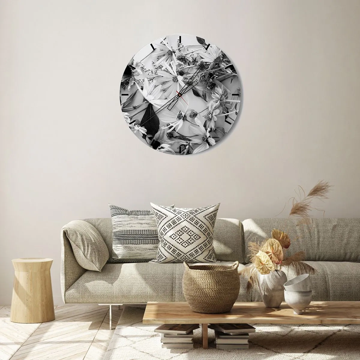 Orologio da parete - Orologio in Vetro - Fiori bianchi e neri sparsi su uno sfondo chiaro in una disposizione casuale - 30x30cm - Un non bouquet di fiori - Decorazione murale moderna per soggiorno, cucina e camera da letto ARTTOR