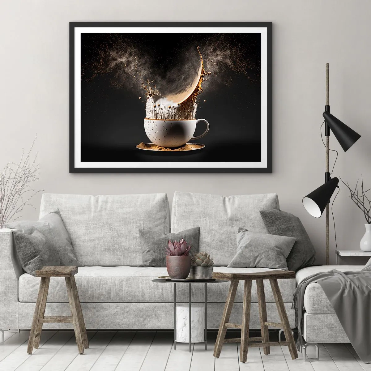Poster in cornice nera - Una tazza di caffè con un'esplosione dinamica di liquido su uno sfondo nero. - 70x50cm - Esplosione di sapore - Decorazione murale moderna per soggiorno e camera da letto ARTTOR