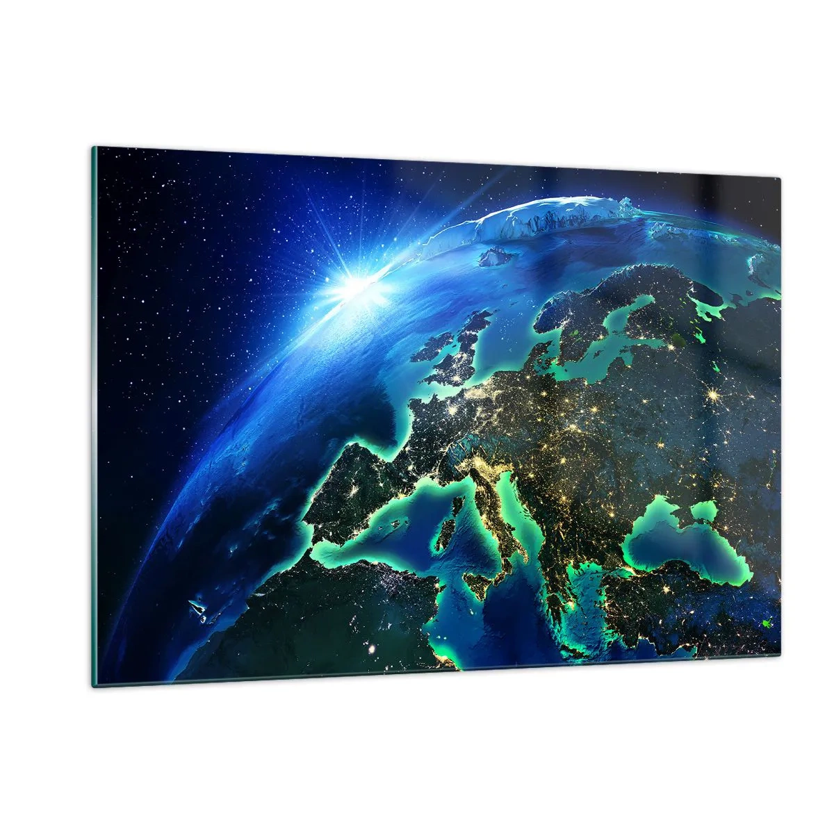 Quadro su vetro - Vista della Terra dallo spazio con Europa che brilla di notte - 120x80cm - L'Europa scintillante - Decorazione murale moderna per soggiorno e camera da letto ARTTOR