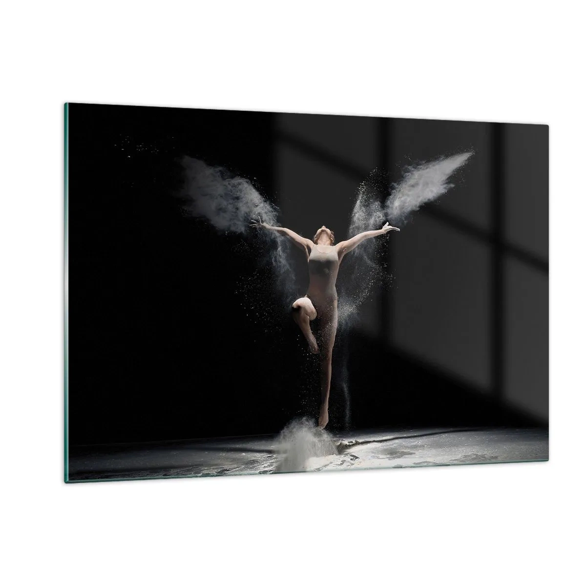 Quadro su vetro - Una ballerina in nuvole di polvere su uno sfondo nero - 120x80cm - Gli elfi esistono - Decorazione murale moderna per soggiorno e camera da letto ARTTOR