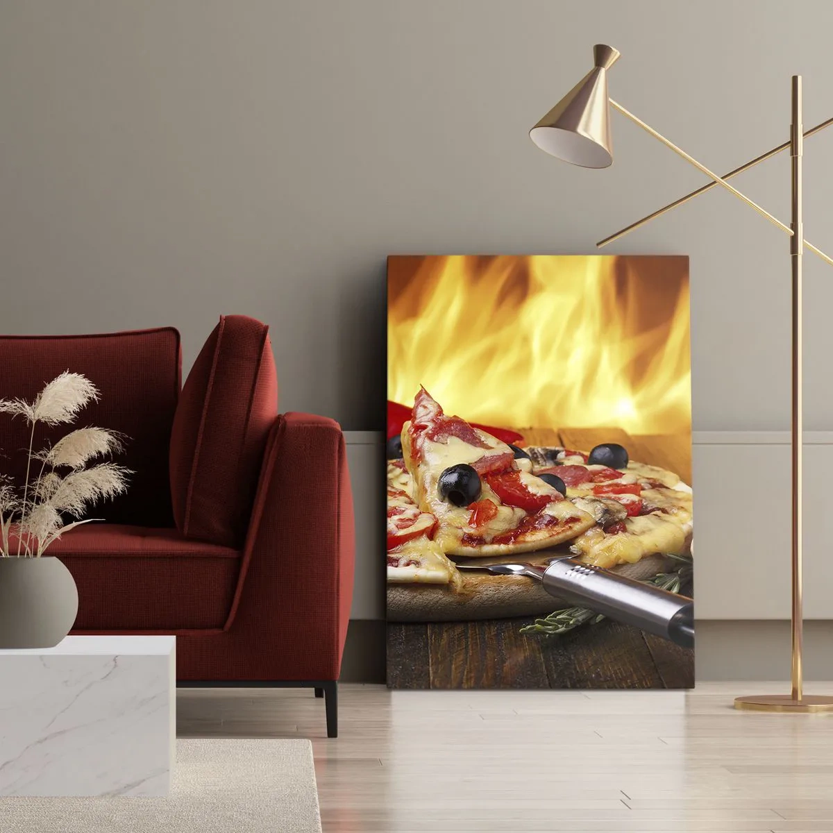 Quadro su tela - Stampe su Tela - Pizza con olive, pomodori e peperoni su sfondo di fiamme - 70x100cm - From Italy with love - Decorazione murale moderna per soggiorno e camera da letto ARTTOR