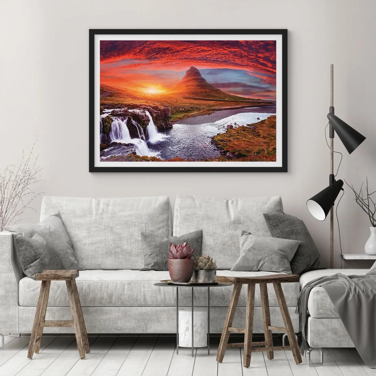 Poster in cornice nera - Paesaggio montano con cascata al tramonto - 100x70cm - Paesaggio della Terra di Mezzo - Decorazione murale moderna per soggiorno e camera da letto ARTTOR