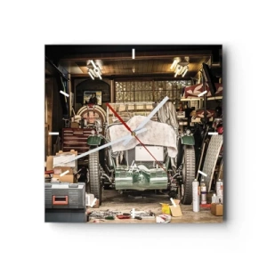 Orologio da parete - Orologio in Vetro - Una vecchia auto in un garage circondata da attrezzi e attrezzature - 30x30cm - Ritorno al passato - Decorazione murale moderna per soggiorno e camera da letto ARTTOR
