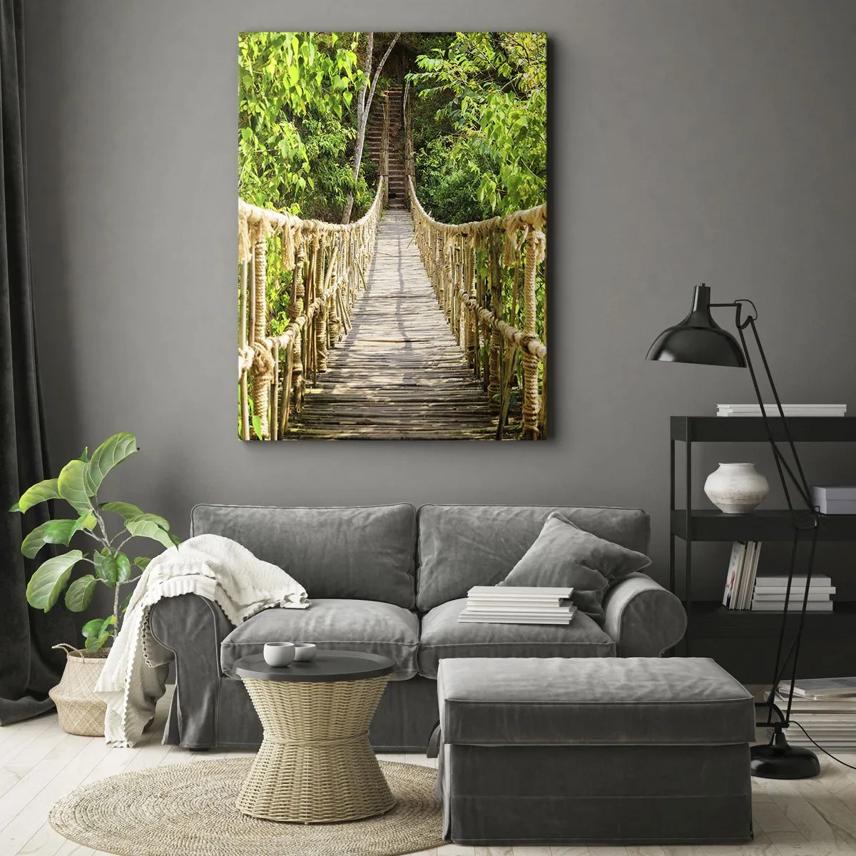 Quadro su tela - Stampe su Tela - Un ponte sospeso in una foresta tropicale ricca di vegetazione - 50x70cm - Sospeso nel verde - Decorazione murale moderna per soggiorno e camera da letto ARTTOR