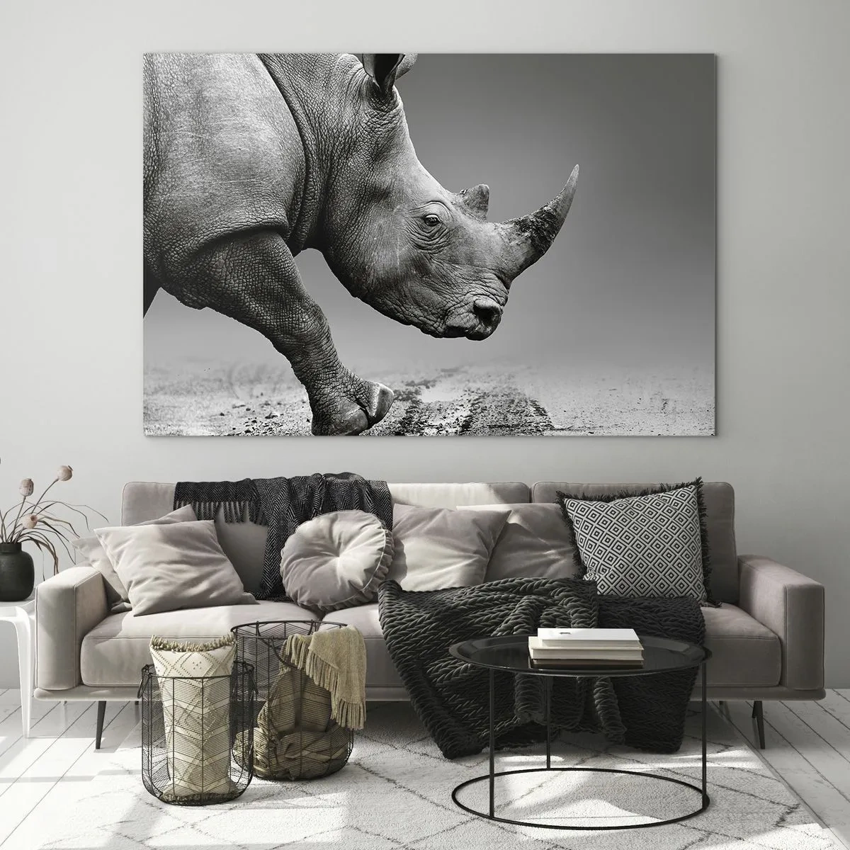 Quadro su vetro - Un rinoceronte in movimento su uno sfondo grigio - 120x80cm - Forza irrefrenabile - Decorazione murale moderna per soggiorno e camera da letto ARTTOR