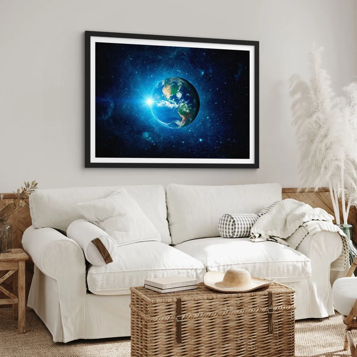 Poster in cornice nera - La Terra nello spazio circondata da stelle e luce - 70x50cm - Siamo in cielo - Decorazione murale moderna per soggiorno e camera da letto ARTTOR