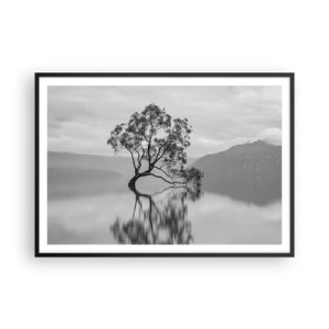 Poster in cornice nera - Un albero solitario riflesso nell'acqua con le montagne sullo sfondo - 100x70cm - C'è un paese così - Decorazione murale moderna per soggiorno e camera da letto ARTTOR