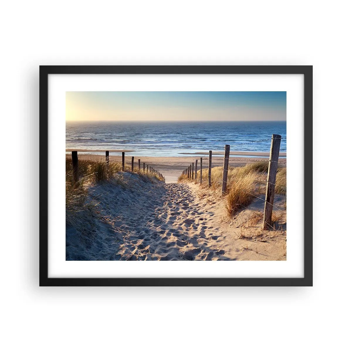 Poster in cornice nera - Rumore del mare, uccelli che cantano, spiaggia selvatica tra i cespugli... - 50x40 cm