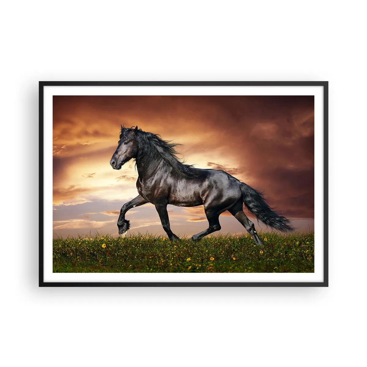 Poster in cornice nera - Un cavallo nero che galoppa contro il sole al tramonto - 100x70cm - Il principe nero - Decorazione murale moderna per soggiorno e camera da letto ARTTOR