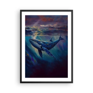 Poster in cornice nera - Un'immagine suggestiva di una balena illuminata da luce subacquea - 50x70cm - Benvenuti nel mio mondo - Decorazione murale moderna per soggiorno e camera da letto ARTTOR