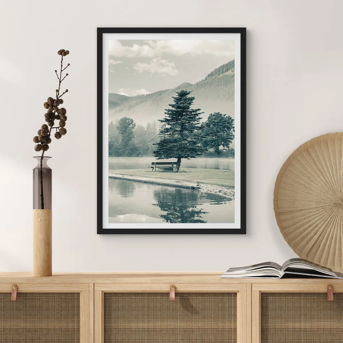 Poster in cornice nera - Il lago dorme ancora - 30x40 cm