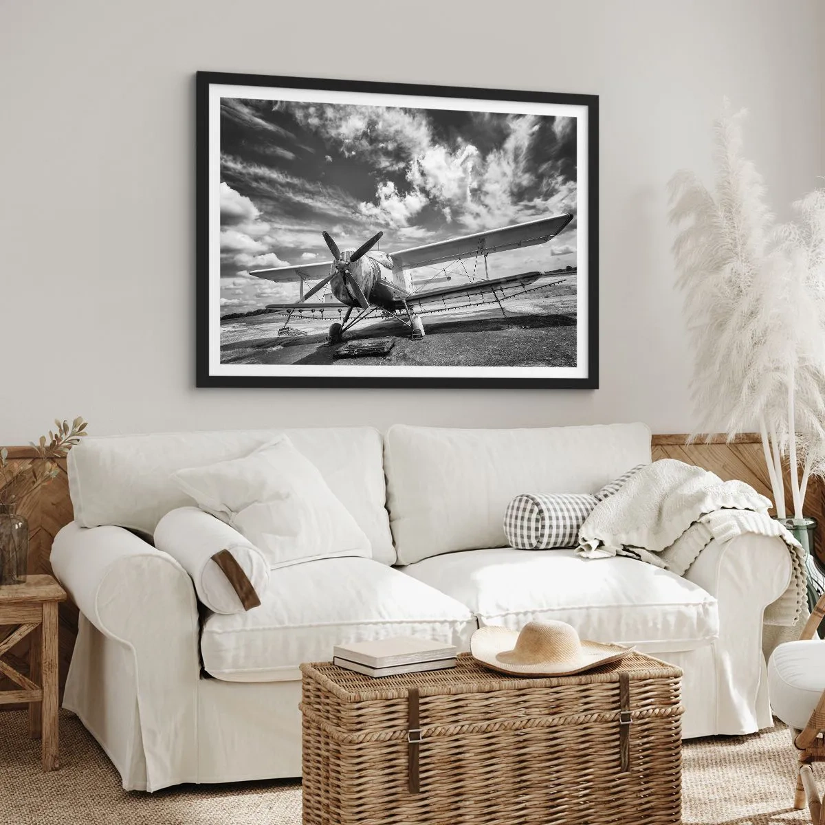Poster in cornice nera - Un vecchio aereo all'aeroporto in bianco e nero - 70x50cm - Non vedo l'ora! - Decorazione murale moderna per soggiorno e camera da letto ARTTOR
