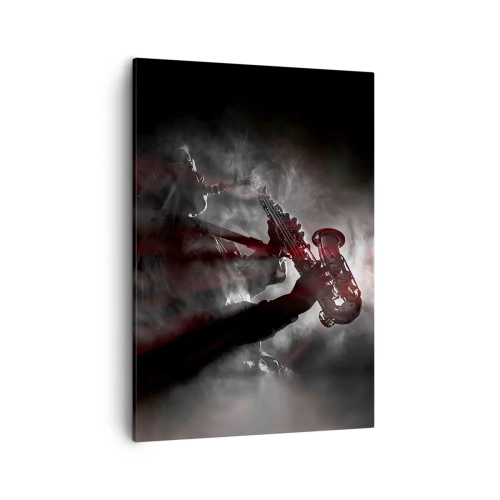 Quadro su tela - Stampe su Tela - Sassofonista in fumo sul palco in un suggestivo abito nero e rosso - 50x70cm - Nei fumi del jazz - Decorazione murale moderna per soggiorno e camera da letto ARTTOR