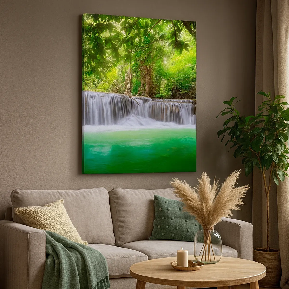 Quadro su tela - Stampe su Tela - Una cascata verde circondata da una fitta vegetazione tropicale - 50x70cm - Cascata nel verde - Decorazione murale moderna per soggiorno e camera da letto ARTTOR