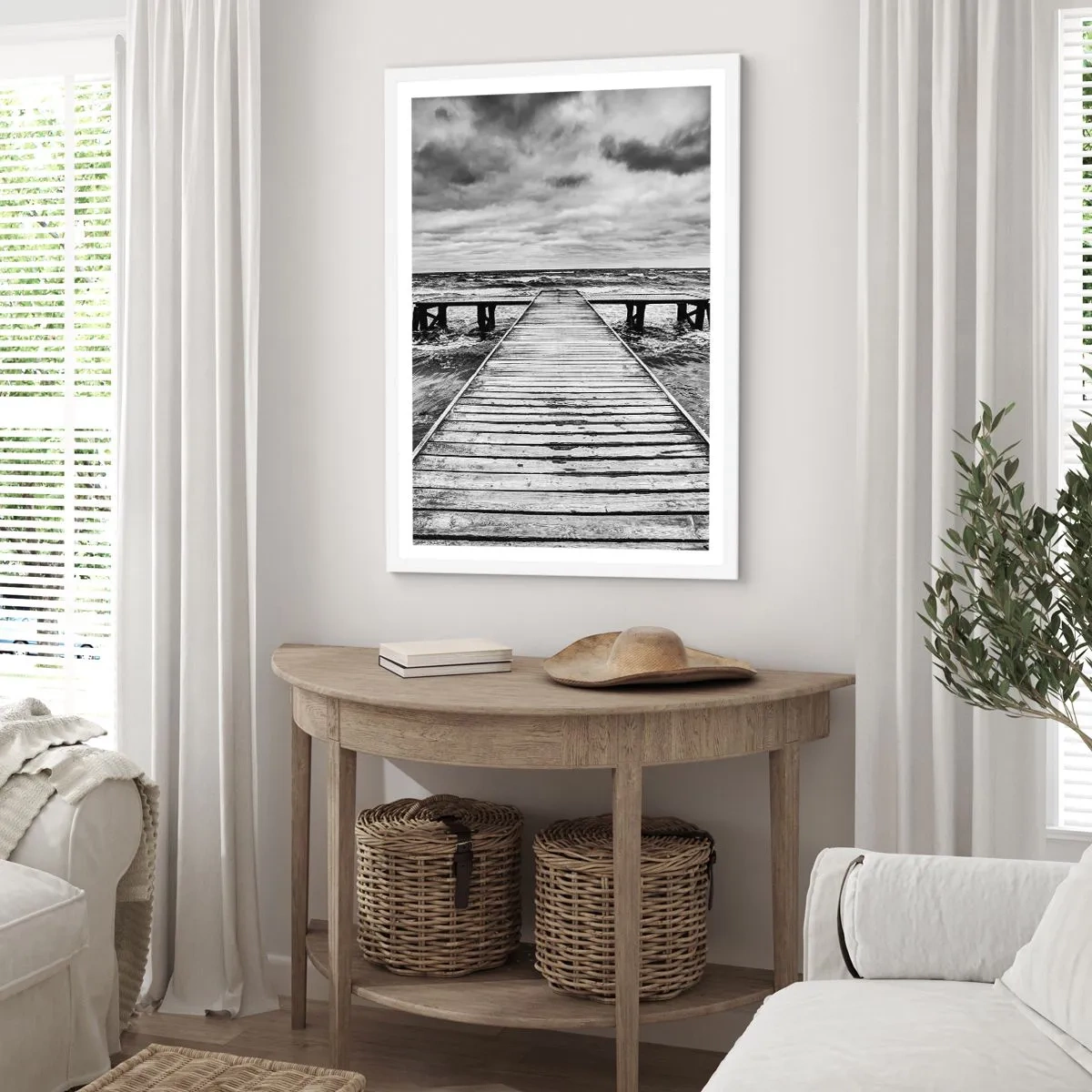 Poster in cornice bianca - Aspetto che il vento le scacci via... - 50x70 cm