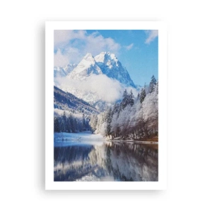 Poster - Montagne innevate riflesse in un lago in inverno - 50x70cm - Il custode innevato - Decorazione murale moderna per soggiorno e camera da letto ARTTOR