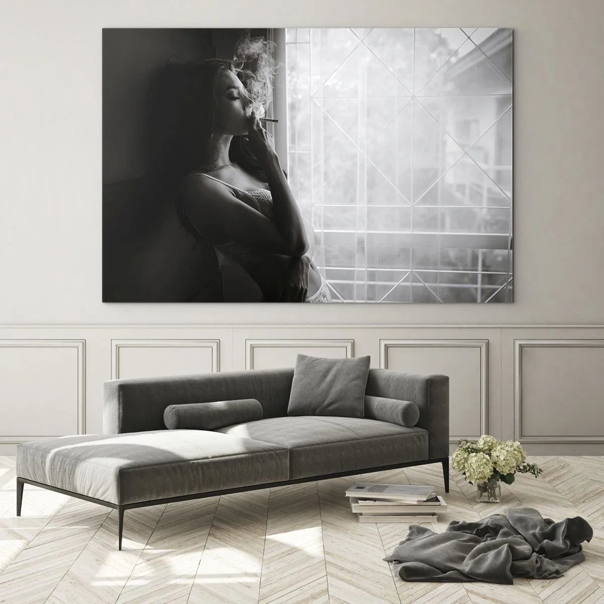 Quadro su vetro - Donna che fuma vicino alla finestra in bianco e nero - 70x50cm - Attimo sensuale - Decorazione murale moderna per soggiorno e camera da letto ARTTOR