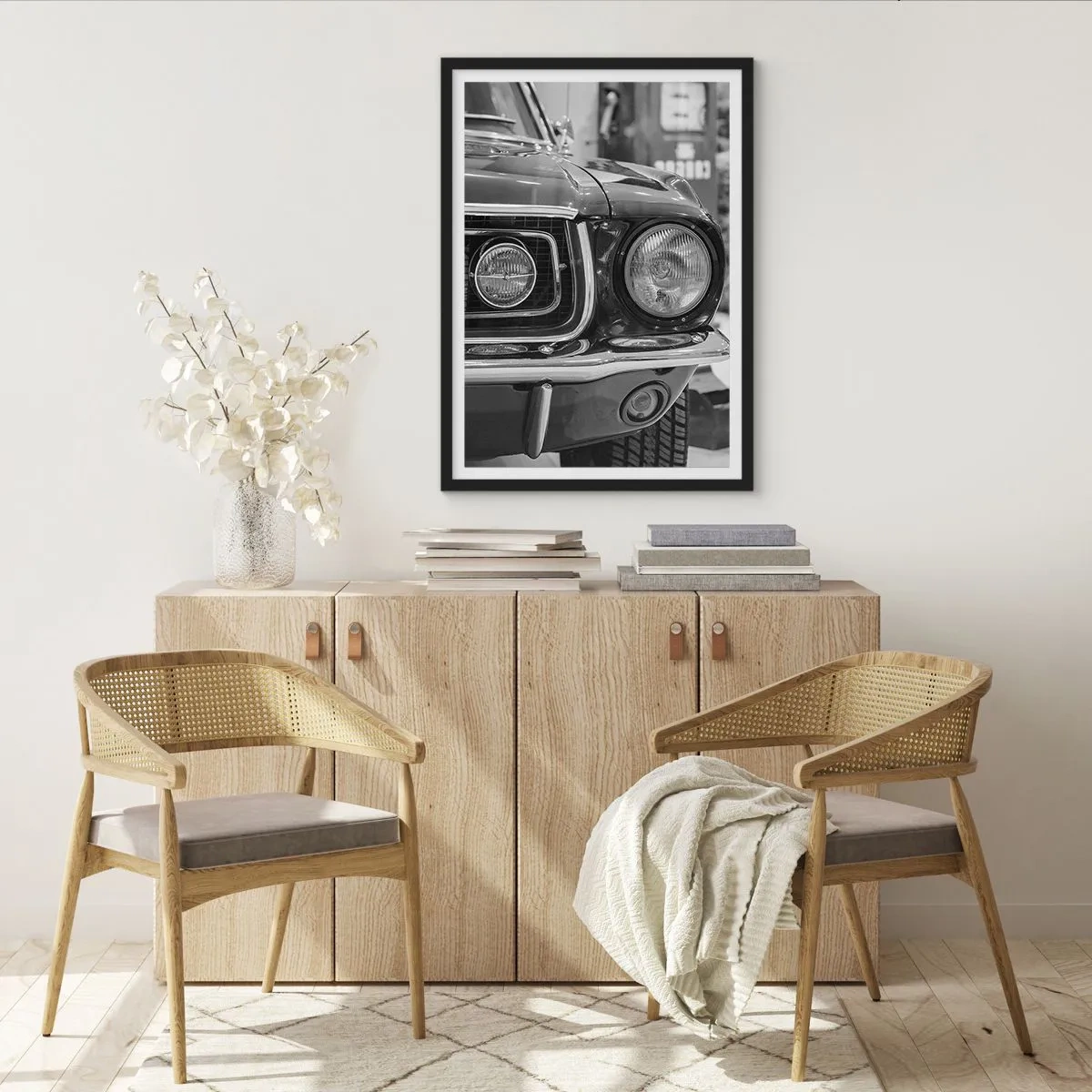 Poster in cornice nera - Primo piano in bianco e nero della parte anteriore di un'auto d'epoca - 50x70cm - A rotta di collo - Decorazione murale moderna per soggiorno e camera da letto ARTTOR