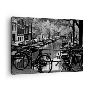 Quadro su tela - Stampe su Tela - Canale con biciclette in fotografia in bianco e nero - 70x50cm - Vista molto olandese - Decorazione murale moderna per soggiorno e camera da letto ARTTOR